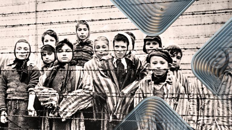 Schwarz Weiß Bild von Kindern hinter Zaun