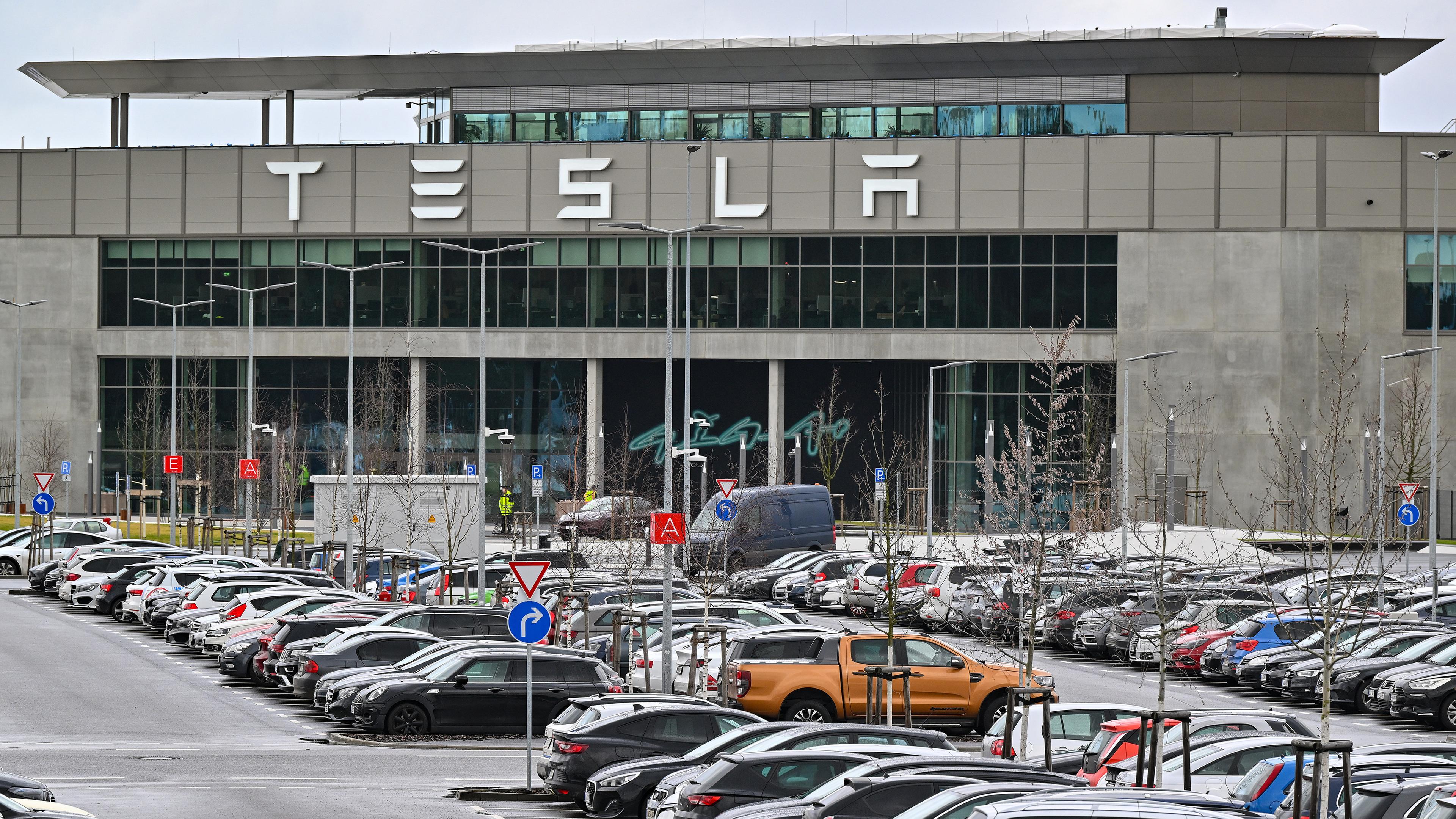 Das Werk der Tesla-Gigafactory Gerünheide, Berlin-Brandenburg, aufgenommen am 20.02.2024