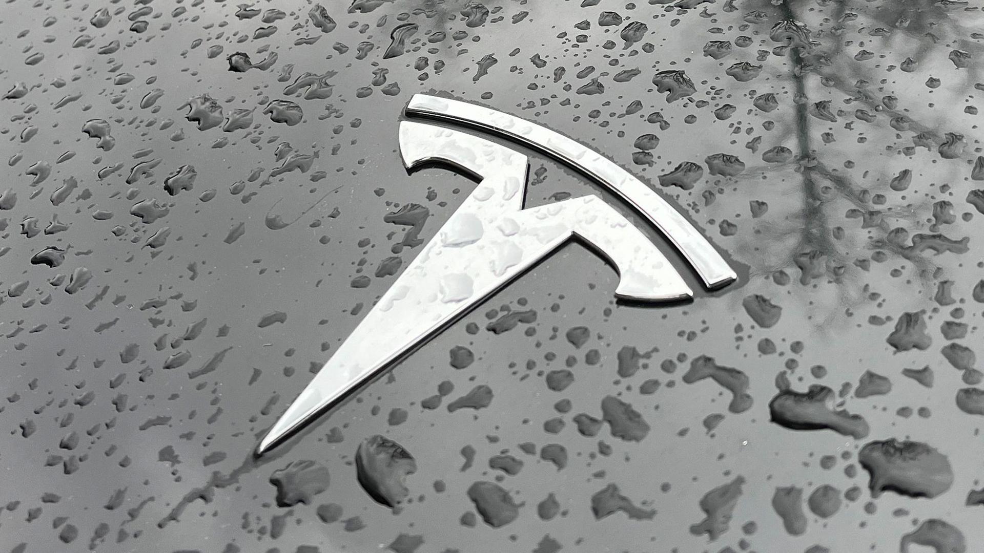 Bei Tesla ist die Stimmung auf einem Tiefpunkt - nun warnt das Unternehmen die US-Regierung. (Symbolbild)