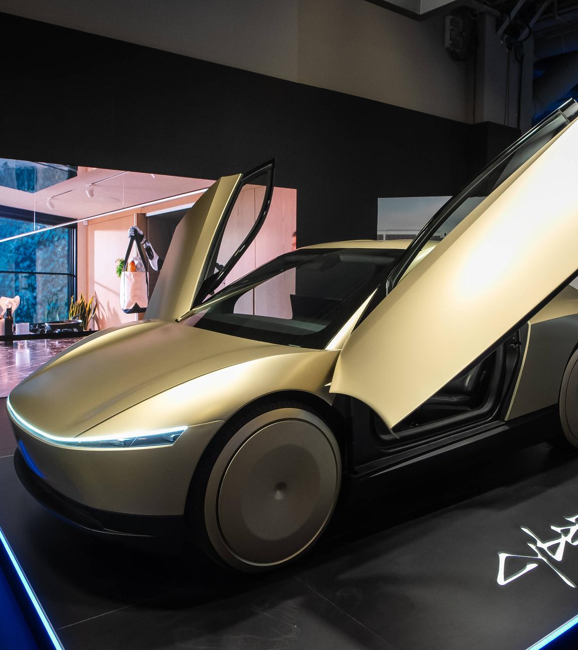 Das "Cybercab" der Firma Tesla am 13.06.2025 auf der Vivatech Messe in Paris.