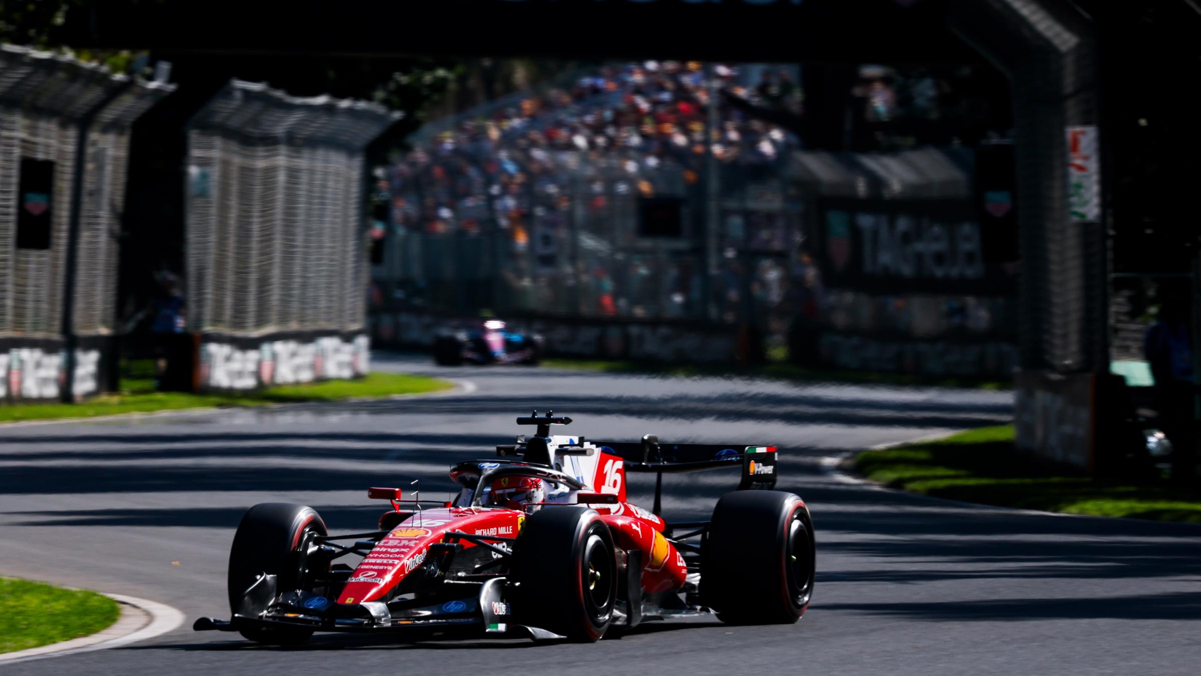 Charles Leclerc mit seinem F1-Wagen auf der Albert Park Circuit in Melbourne