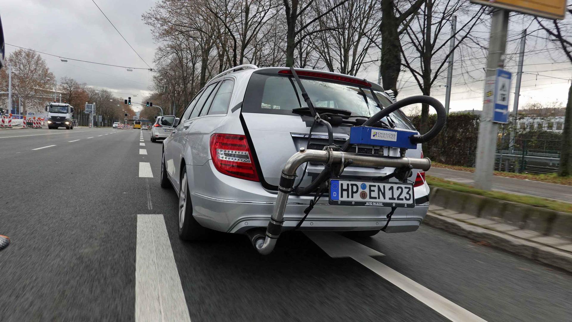 Testauto für Abgasmessungen im fließenden Verkehr