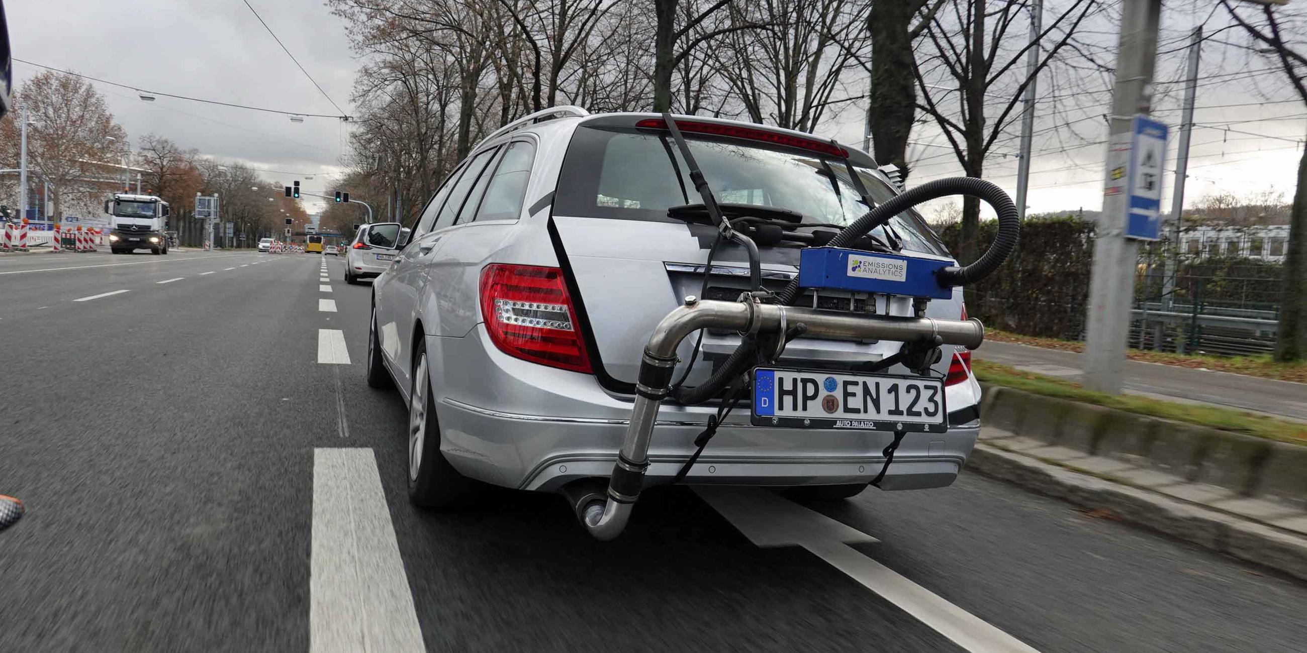 Testauto für Abgasmessungen im fließenden Verkehr