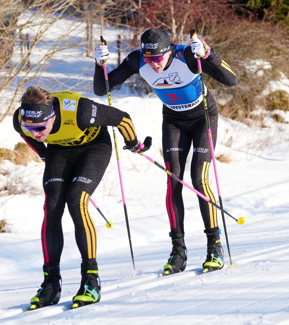 Theo Bold (l.) beim FIS Para-Crosslauf-Weltcup 2025/26 in Finsterau, Deutschland