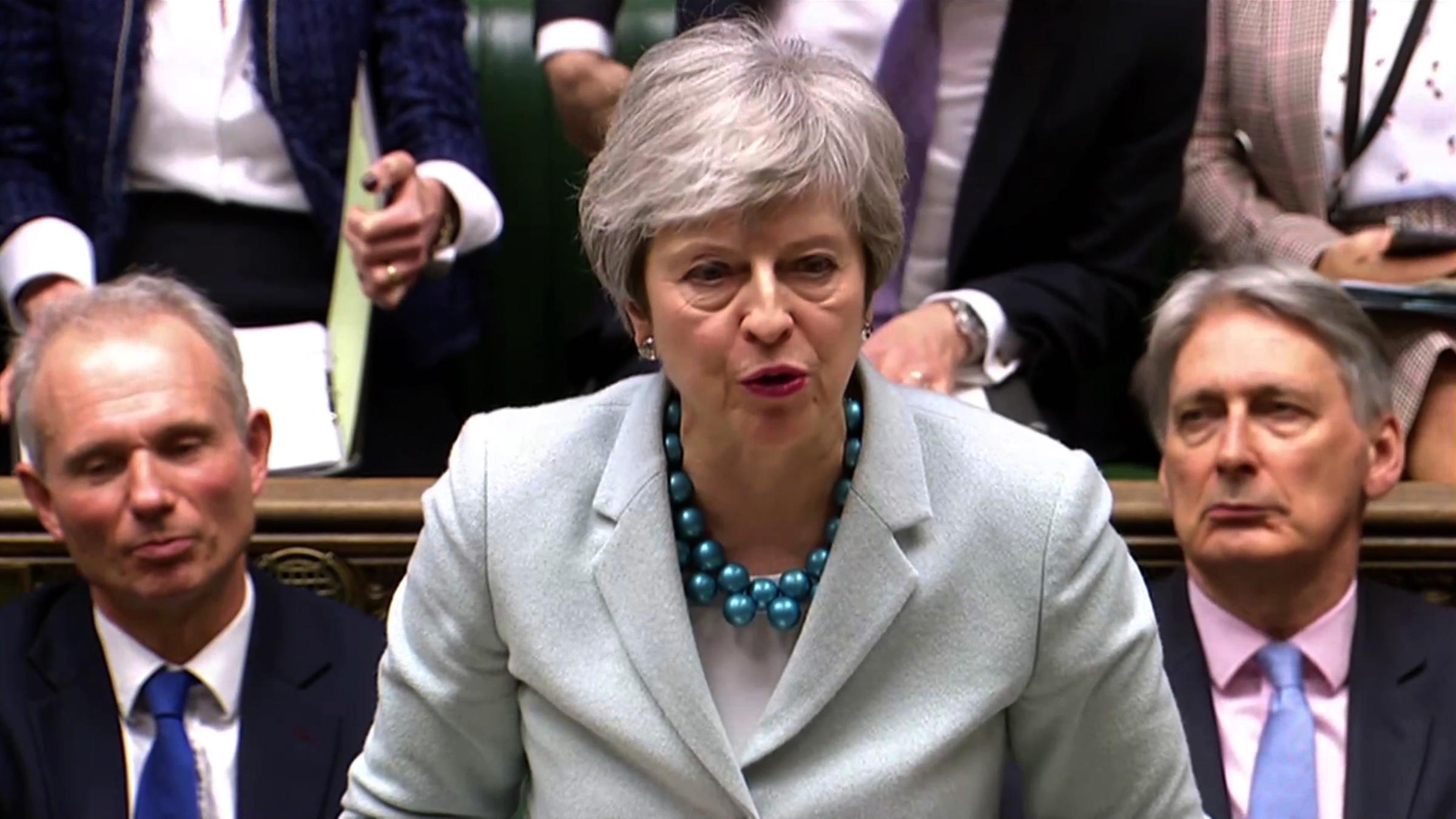 Theresa May spricht im Parlament