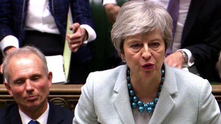 Theresa May spricht im Parlament