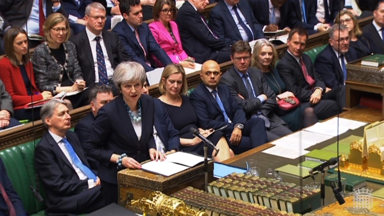 Theresa May spricht im britischen Unterhaus