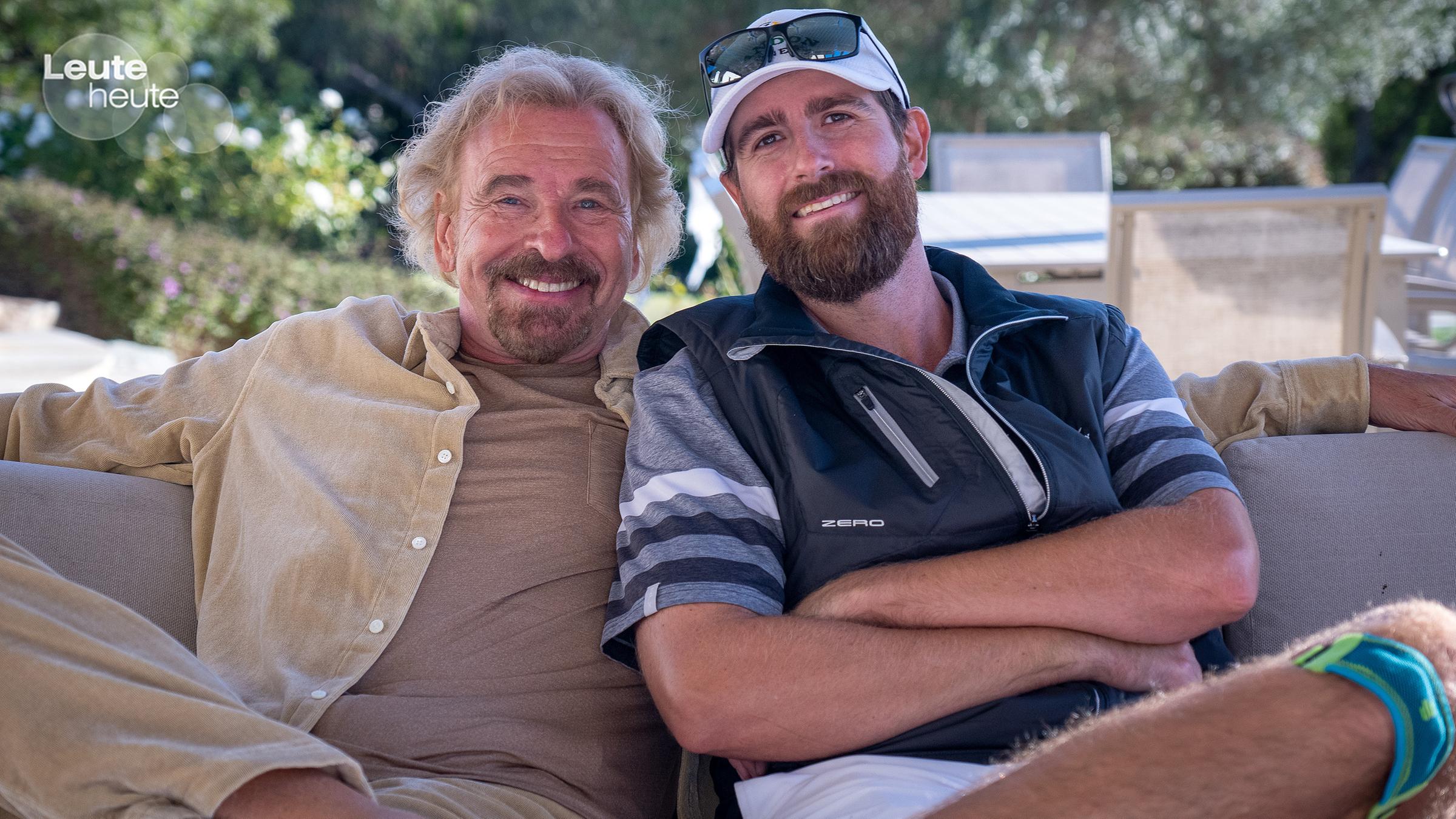 Archiv: Entertainer Thomas Gottschalk und sein Sohn Roman Gottschalk sitzen in Romans Haus zusammen. (26.10.2022)