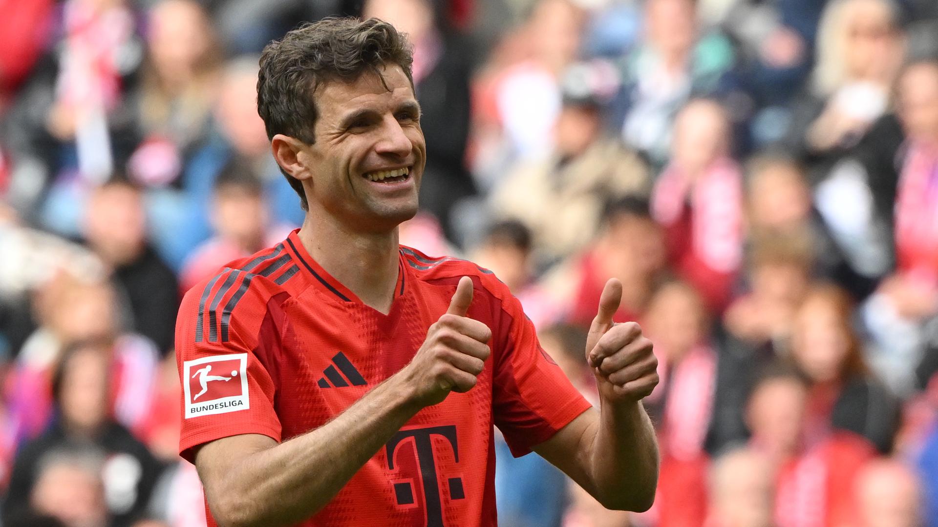 Münchens Thomas Müller jubelt beim Spiel gegen Mainz am 26.04.2025.