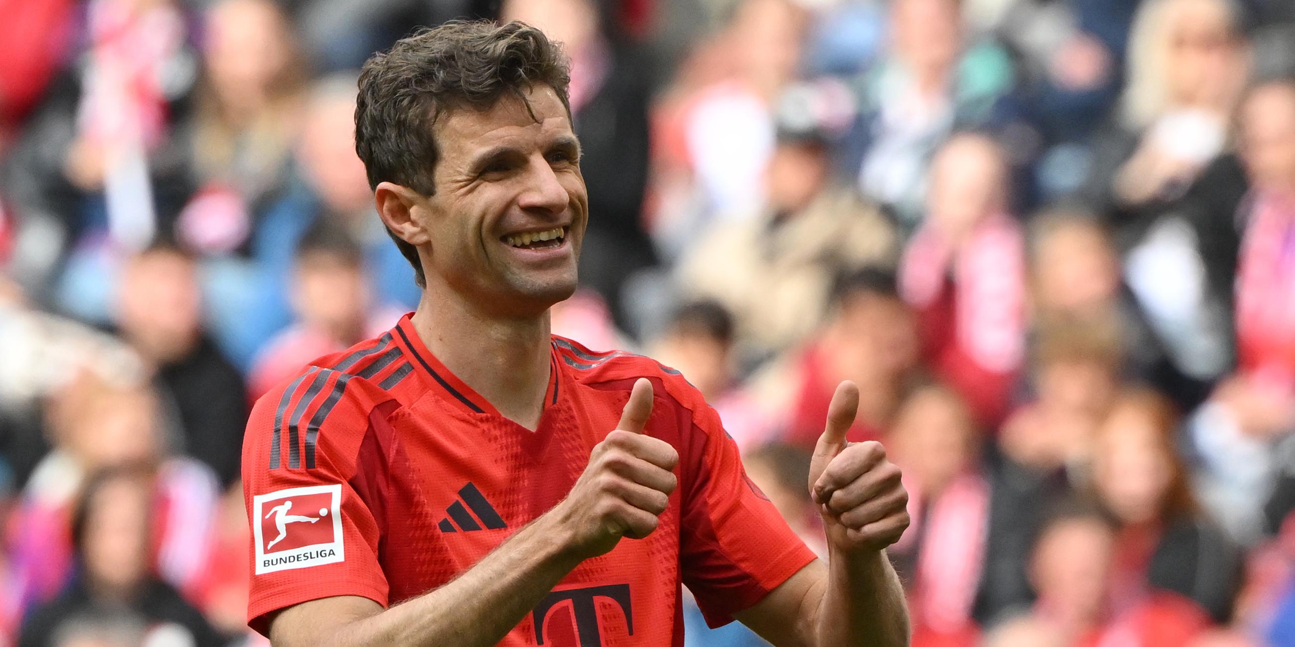 Münchens Thomas Müller jubelt beim Spiel gegen Mainz am 26.04.2025.