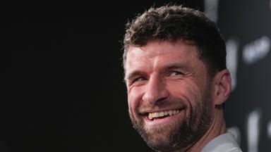 Fußballer Thomas Müller lacht
