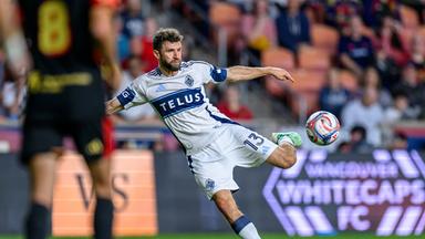 USA, Sandy: MLS, Vancouver - Real Salt Lake. Thomas Müller (13), Mittelfeldspieler der Vancouver Whitecaps, schießt ein Tor während eines MLS-Fußballspiels gegen Real Salt Lake.
