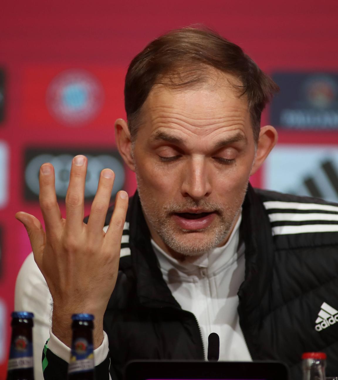 Bayerns Trainer Thomas Tuchel auf der Pressekonferenz nach dem Spiel gegen Dortmund am 30.03.2024.