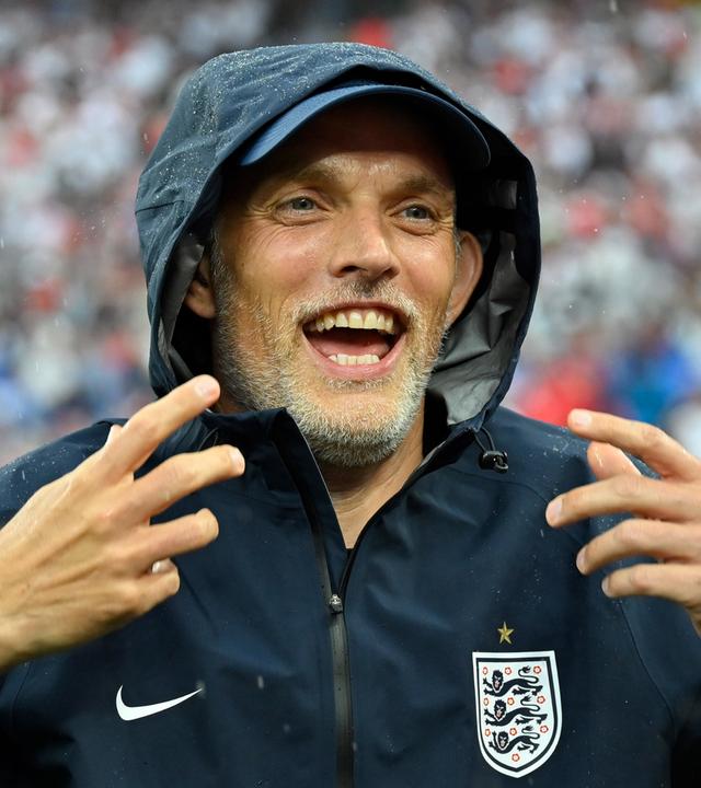 Der englische Nationaltrainer Thomas Tuchel lacht nach dem Sieg im WM-Spiel gegen Panama