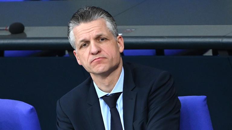  Thorsten Frei (CDU), Chef des Bundeskanzleramts und Bundesminister für besondere Aufgaben, in der 46. Plenarsitzung der 21. Legislaturperiode im Deutschen Bundestag. 