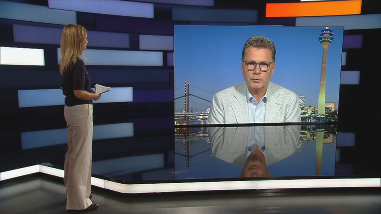 ZDF-Schiedsrichterexperte Thorsten Kinhöfer im aktuellen sportstudio