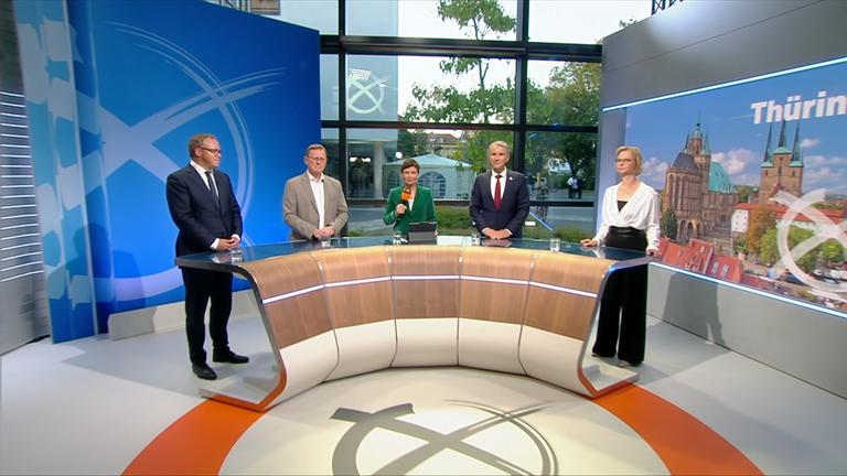 Melanie Haack (Mitte) und Thüringer Spitzenkandidaten 