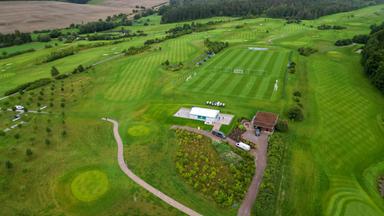 Thüringen, Blankenhain: Fußball: Blick über die Trainingsplätze des Spa und Golf Resorts Weimarer Land.