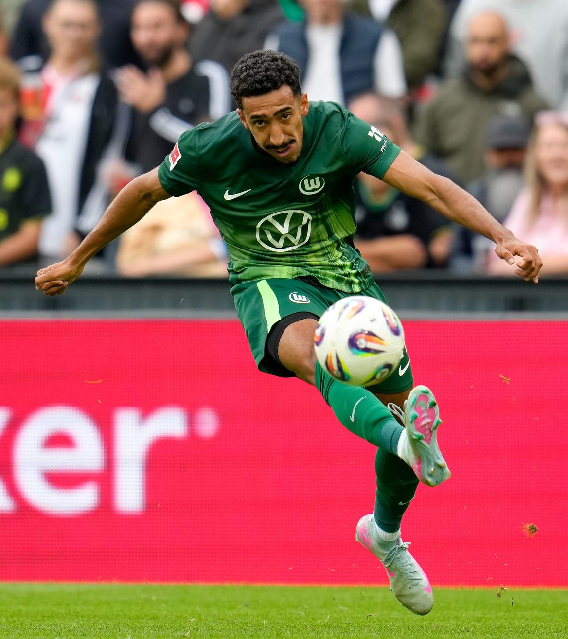 Tiago Tomas am Ball.