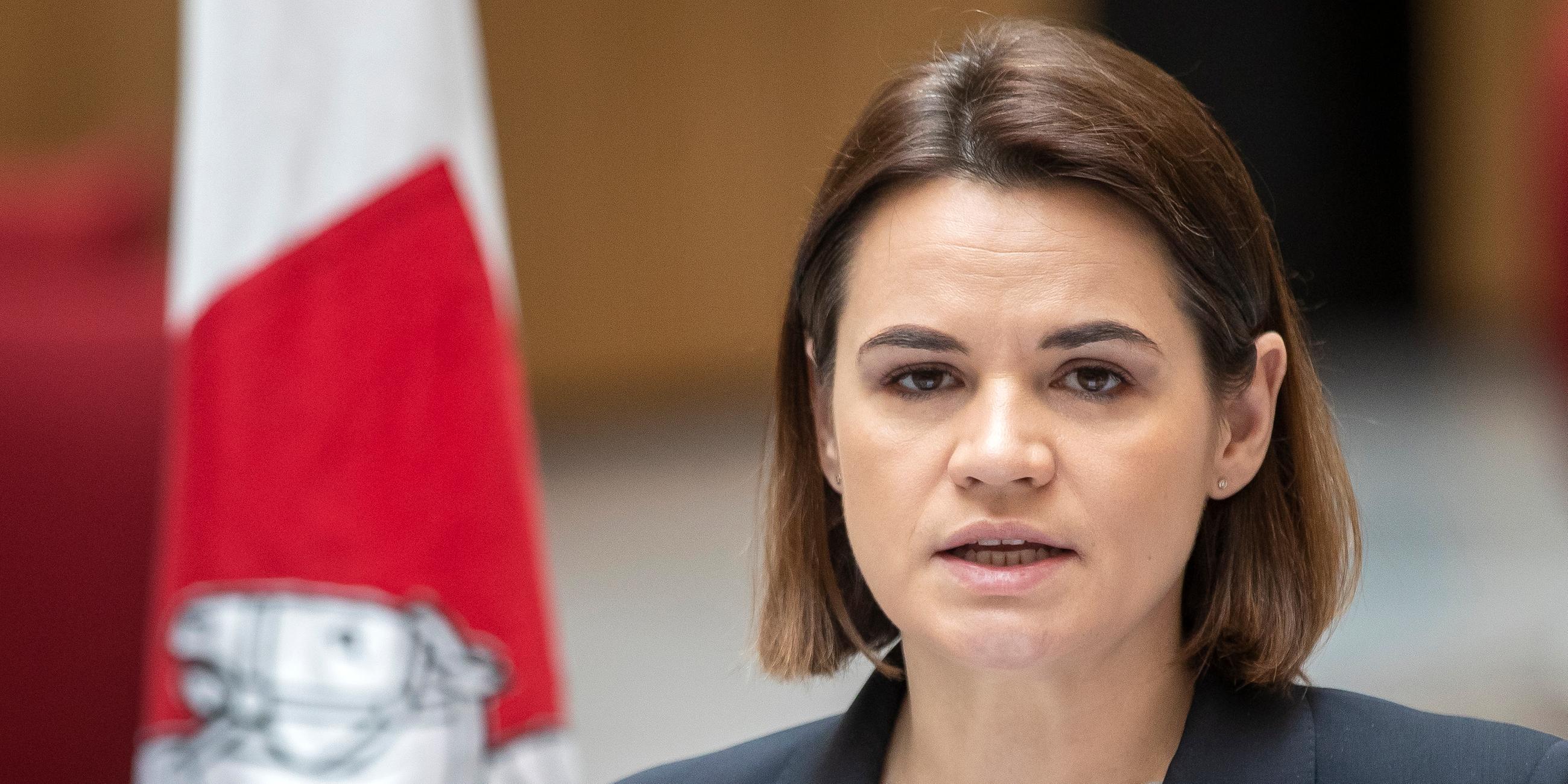 Swetlana Tichanowskaja, belarussische Oppositionsführerin, spricht während einer Pressekonferenz.