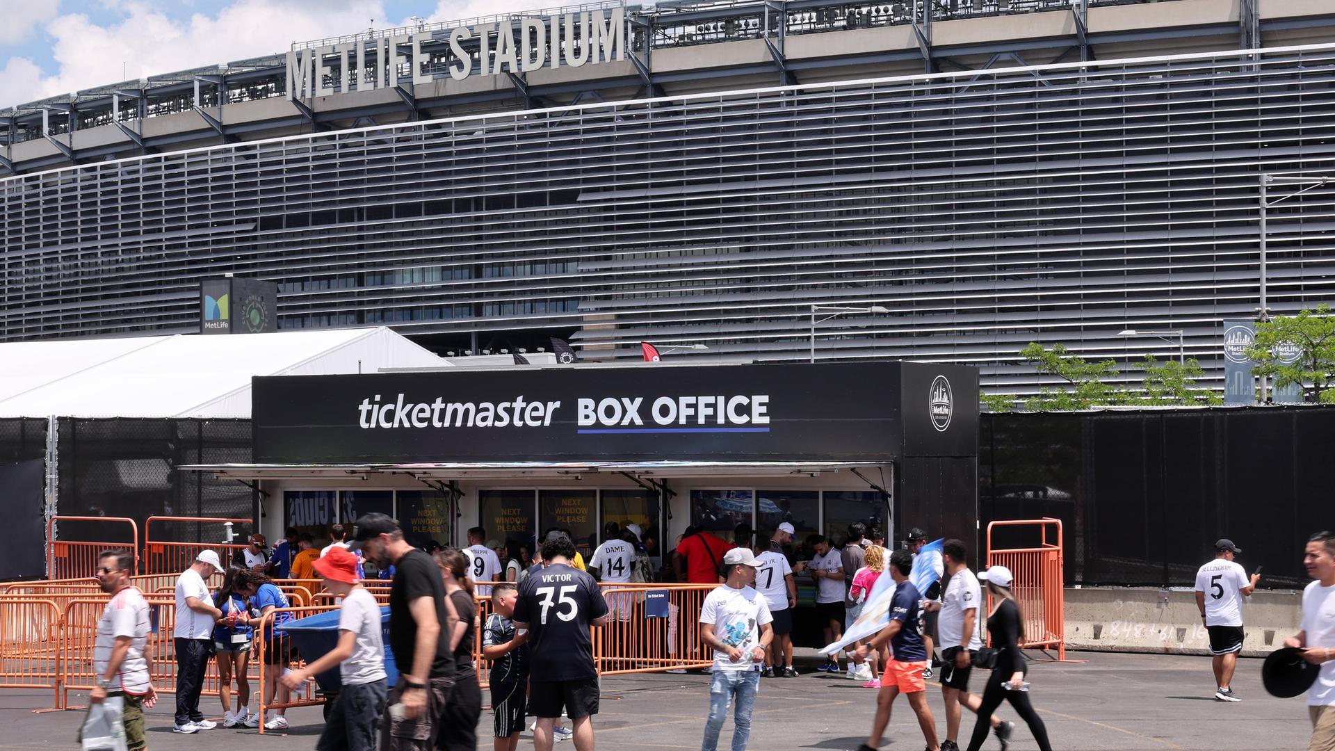 Ein Ticketmaster-Stand vor dem MetLife Stadium in New Jersey