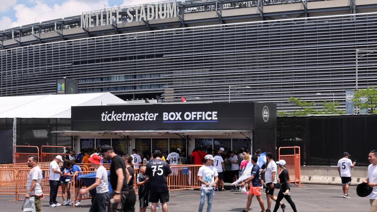 Ein Ticketmaster-Stand vor dem MetLife Stadium in New Jersey