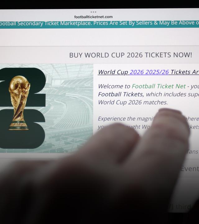 Symbolfoto: Kauf von Tickets zur Fußball-WM 2026 im Internet 