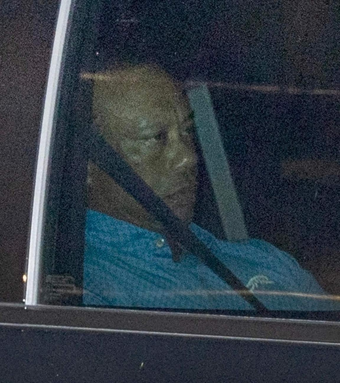 Tiger Woods wird nach seiner Festnahme wegen Fahrens unter Alkoholeinfluss nach einem Autounfall am 27. März 2026 in Stuart, Florida, aus dem Martin County Jail gebracht.