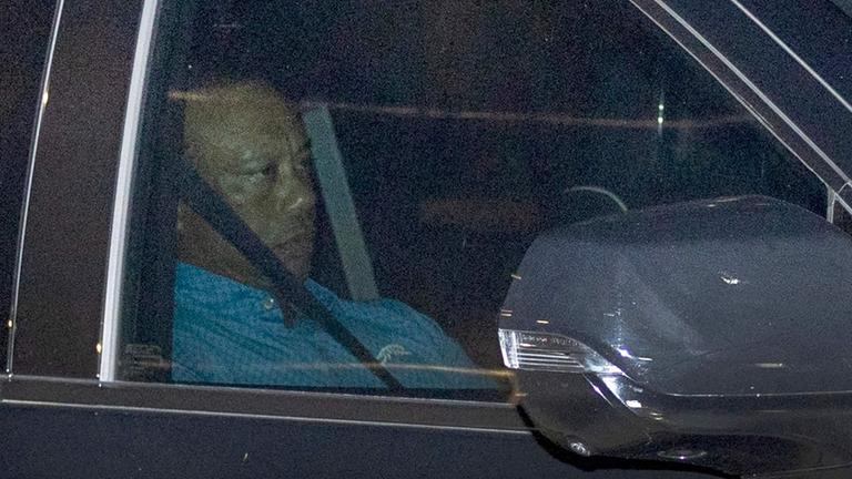 Tiger Woods wird nach seiner Festnahme wegen Fahrens unter Alkoholeinfluss nach einem Autounfall am 27. März 2026 in Stuart, Florida, aus dem Martin County Jail gebracht.