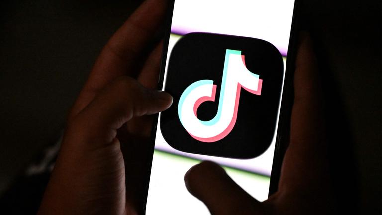 Das TikTok-Logo auf einem Handy-Bildschirm