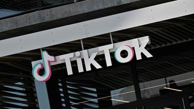 Das TikTok-Logo steht in Culver City, Kalifornien, vor den Büros des chinesischen Video-App-Unternehmens