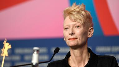 Berlinale 2025: Tilda Swinton bei der Pk zur Verleihung des Goldenen Ehrenbären