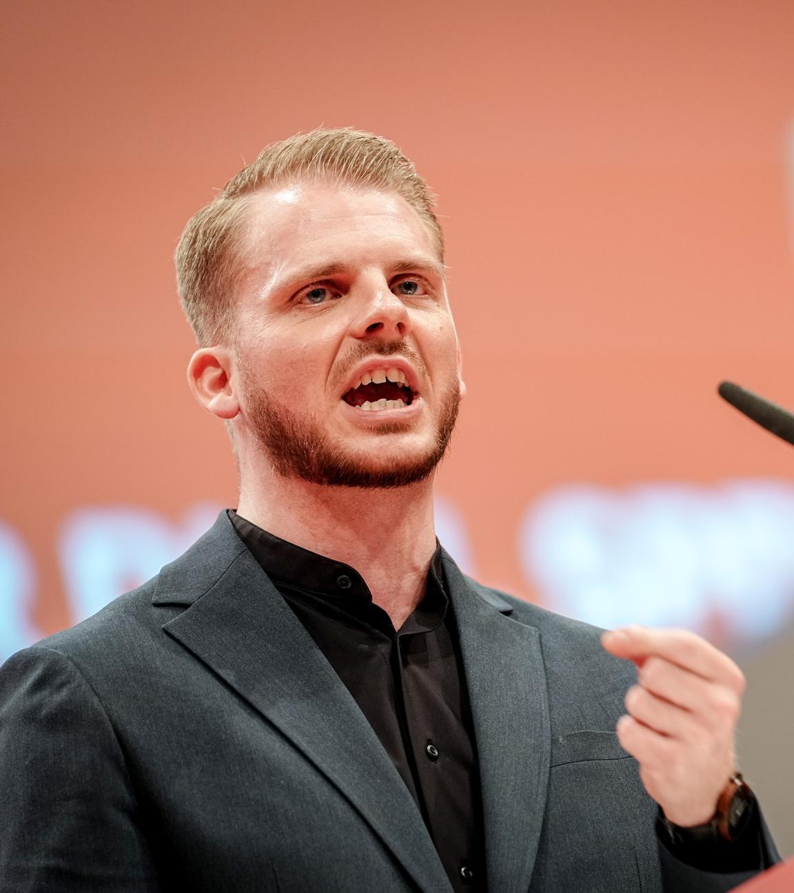 Tim Klüssendorf, designierter SPD-Generalsekretär, spricht beim SPD-Bundesparteitag zu den Delegierten. Auf dem Parteitag wählt die SPD ein neues Präsidium und einen neuen Parteivorstand. 