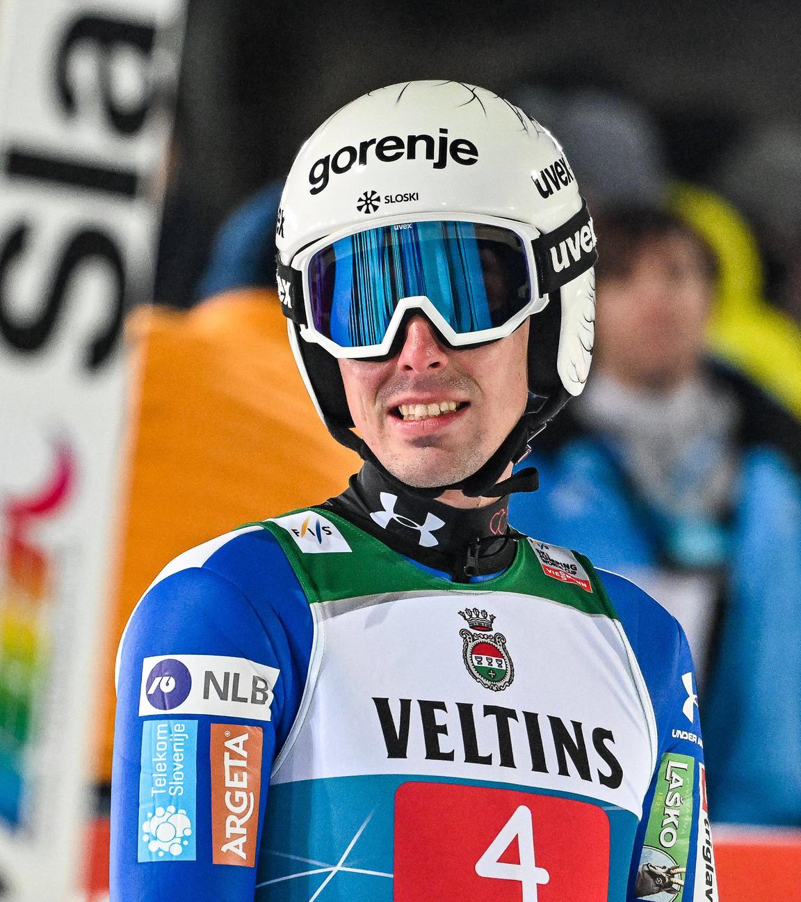 Der slowenische Skirpringer Timi Zajc wird auch beim zweiten Wettbewerb der Vierschanzentournee erneut disqualifiziert.