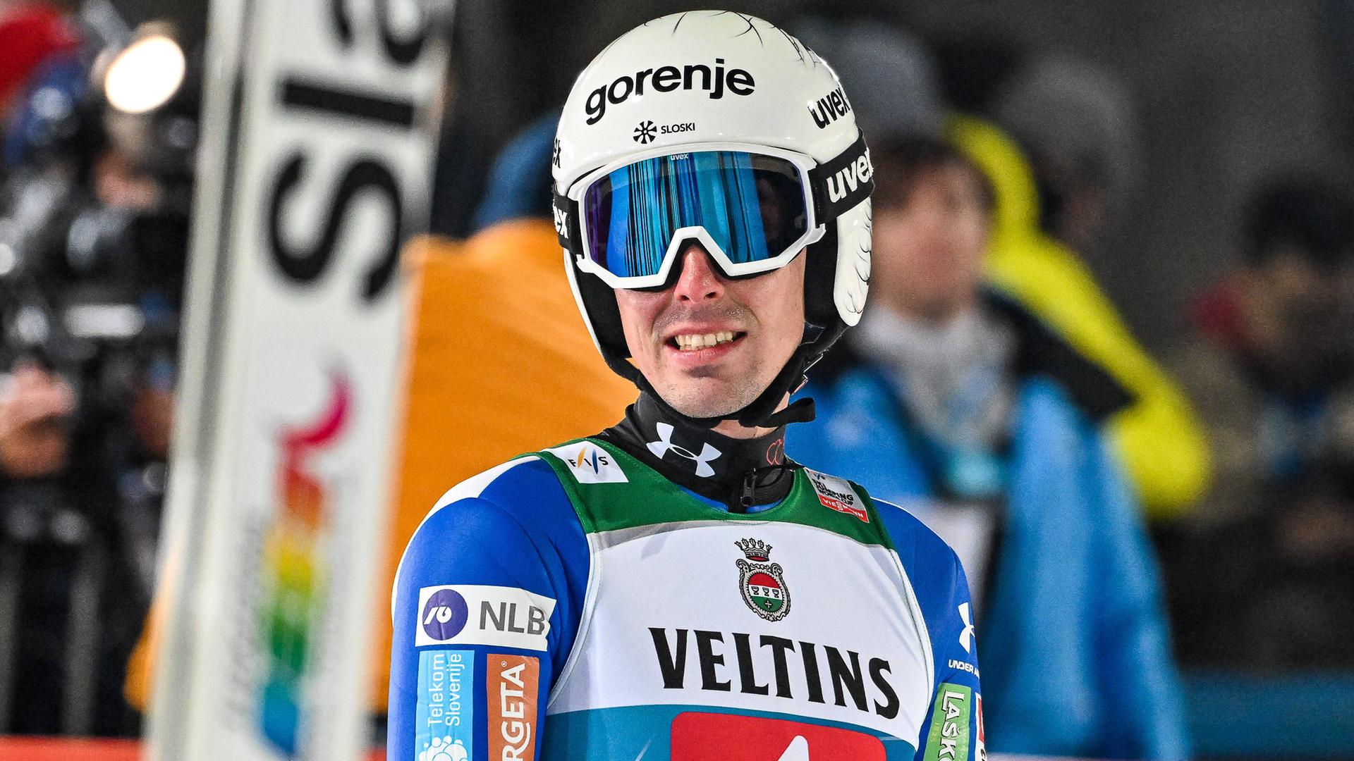 Der slowenische Skirpringer Timi Zajc wird auch beim zweiten Wettbewerb der Vierschanzentournee erneut disqualifiziert.