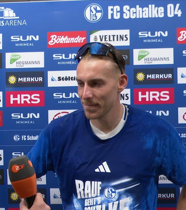 Schalkes Abwehrspieler Timo Becker im ZDF Interview nach dem Spiel gegen Fortuna Düsseldorf