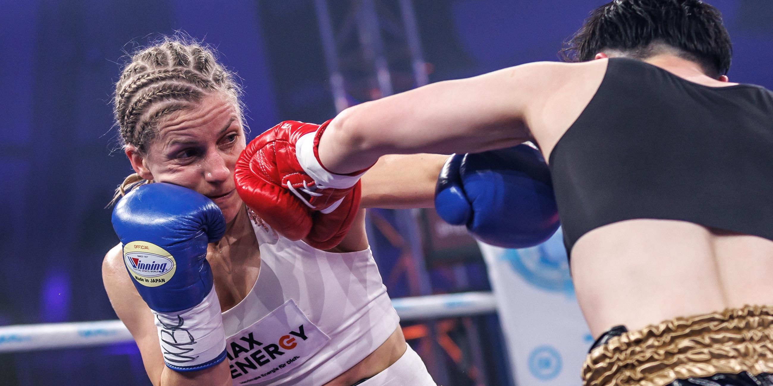 Tina Rupprecht (l) in Aktion gegen Sumire Yamanaka.
