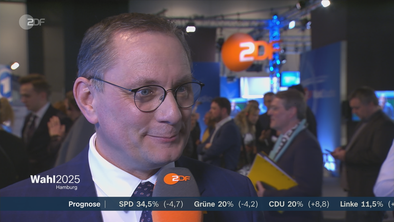 Tino Chrupalla von der AfD mit einer Reaktion zur Bürgerschaftswahl in Hamburg.