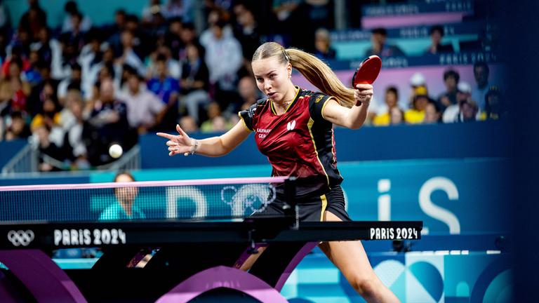 Die deutsche Tischtennisspielerin Annett Kaufmann in Aktion während ihrem Spiel gegen Indien.