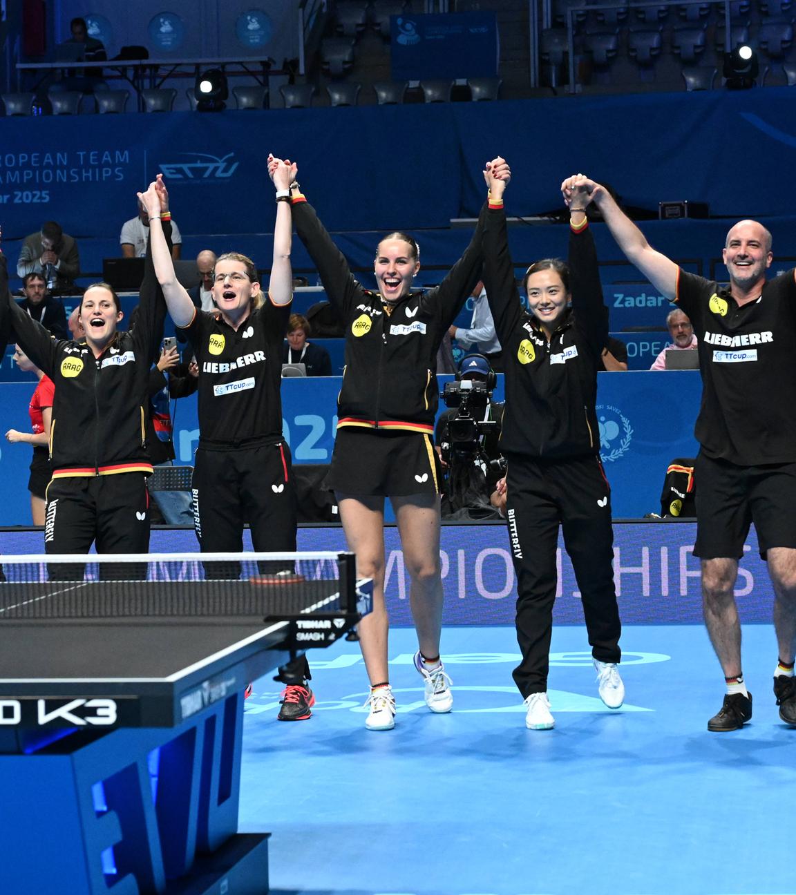 Die deutsche Damen-Nationalmannschaft am 19. Oktober 2025 bejubelt das gewonnene Finale der