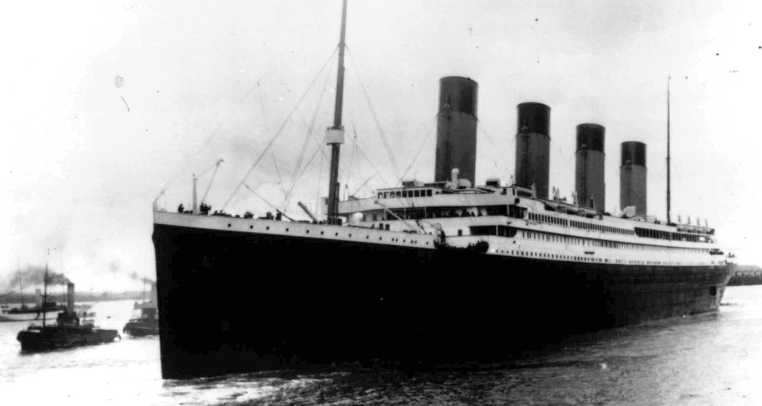Titanic fährt aus Hafen von Southhampton.