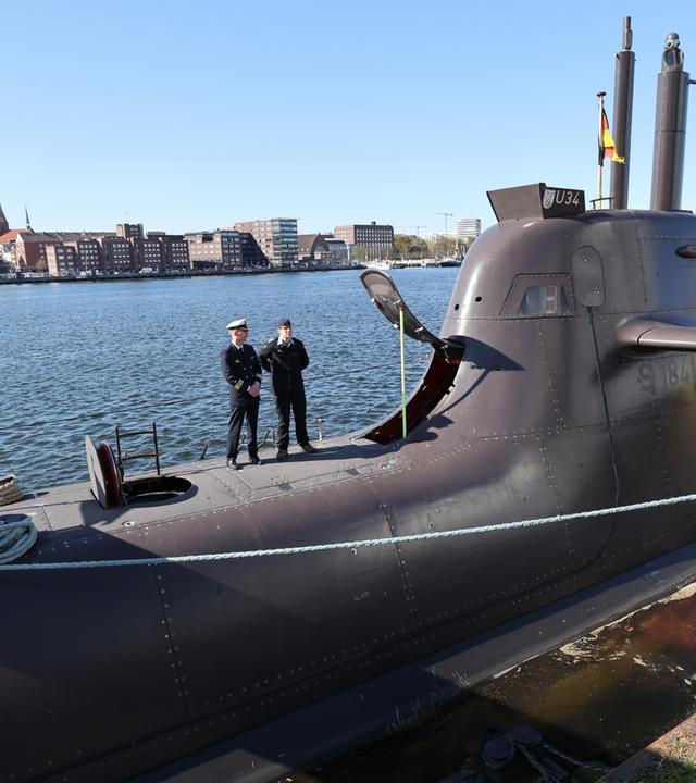 Schleswig-Holstein, Kiel: Ein U-Boot U34 der Klasse 212A der deutschen Bundesmarine liegt beim U-Boot-Hersteller TKMS am Kai. Archivbild