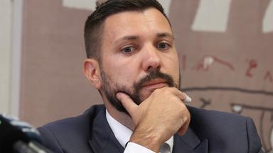 Tobias Rausch nimmt an einer Pressekonferenz nach der konstituierenden Fraktionssitzung der AfD im Landtag von Sachsen-Anhalt teil. (Archiv)