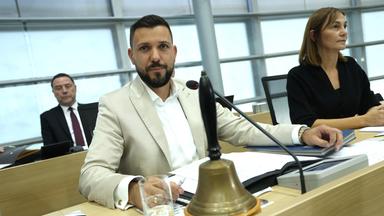 Tobias  Rausch (AfD) wurde zum Landtagspräsident gewählt und sitzt auf seinem neuen Platz