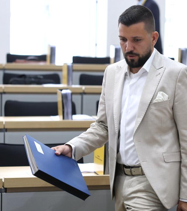 Tobias Rausch (AfD) nimmt teil an der konstituierenden Sitzung des Landtags von Sachsen-Anhalt, aufgenommen am 06.10.2026