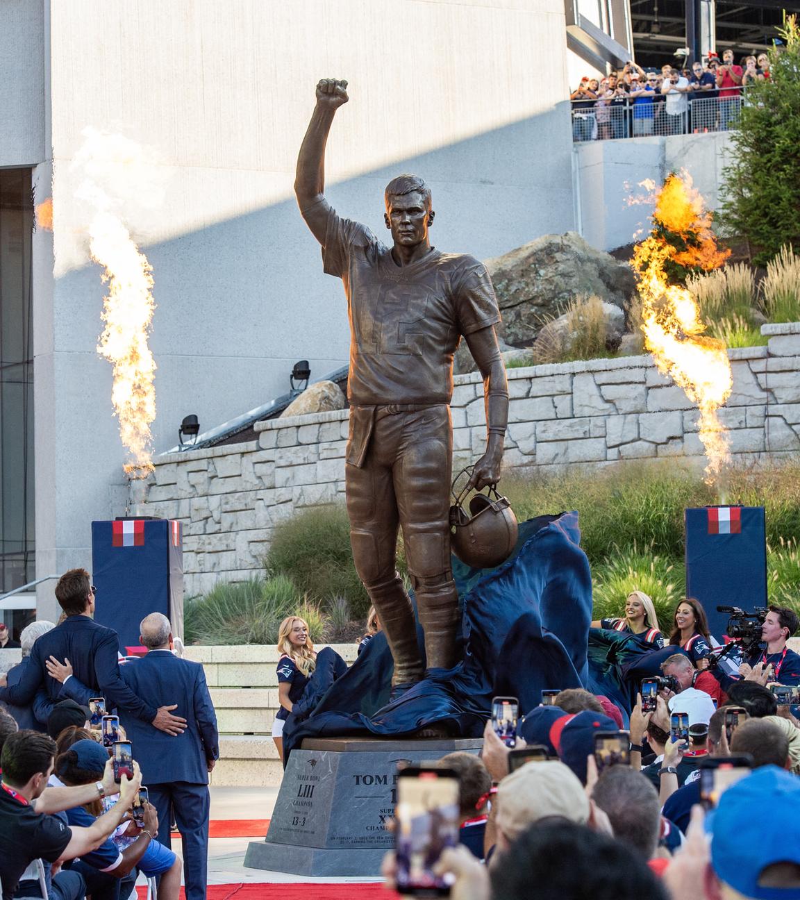 TOM BRADY kommt zur Enthüllungsfeier seiner Statue in Foxborough an
