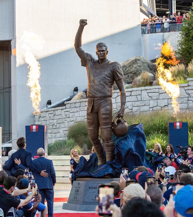 TOM BRADY kommt zur Enthüllungsfeier seiner Statue in Foxborough an