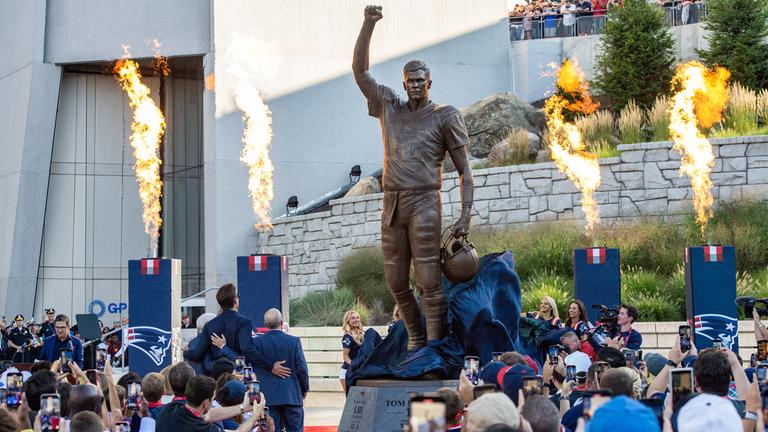 TOM BRADY kommt zur Enthüllungsfeier seiner Statue in Foxborough an