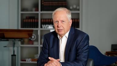  Tom Buhrow, Intendant des Westdeutschen Rundfunks (WDR), sitzt in seinem Büro im Gebäude des WDR.