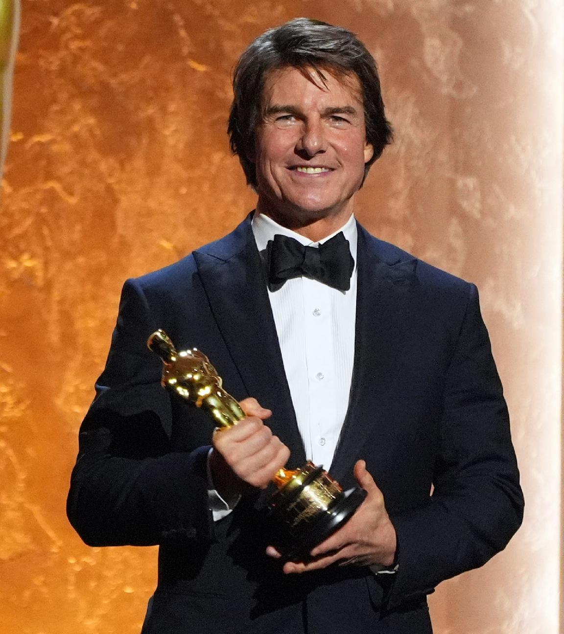 Tom Cruise mit der Oscar-Trophäe